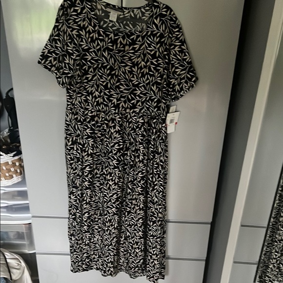 Notations Dresses & Skirts - Notations Black and White Midi Sundress